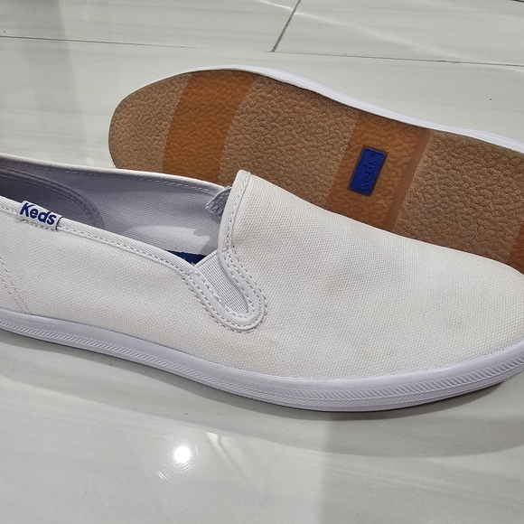 Keds Womens White Slip-On Sneakers Size 6.5 - Picture 1 of 6